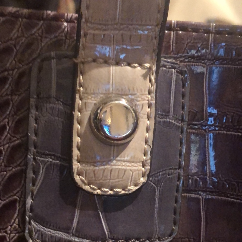 Guess - Picture 5 of 16
